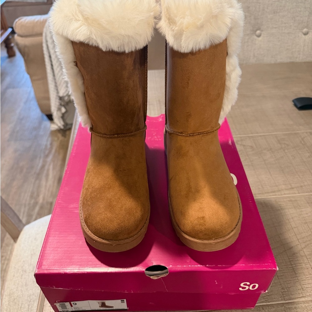 SO Women's Tan Ankle Boots with Cream Fur